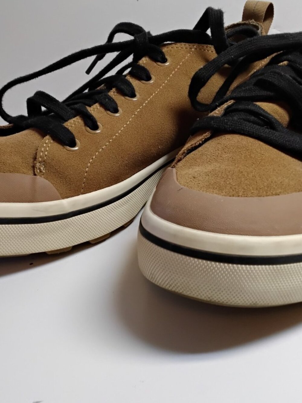 SOREL Kinetic, Caribou-inspired  line men sneakers US 10, preowned near new